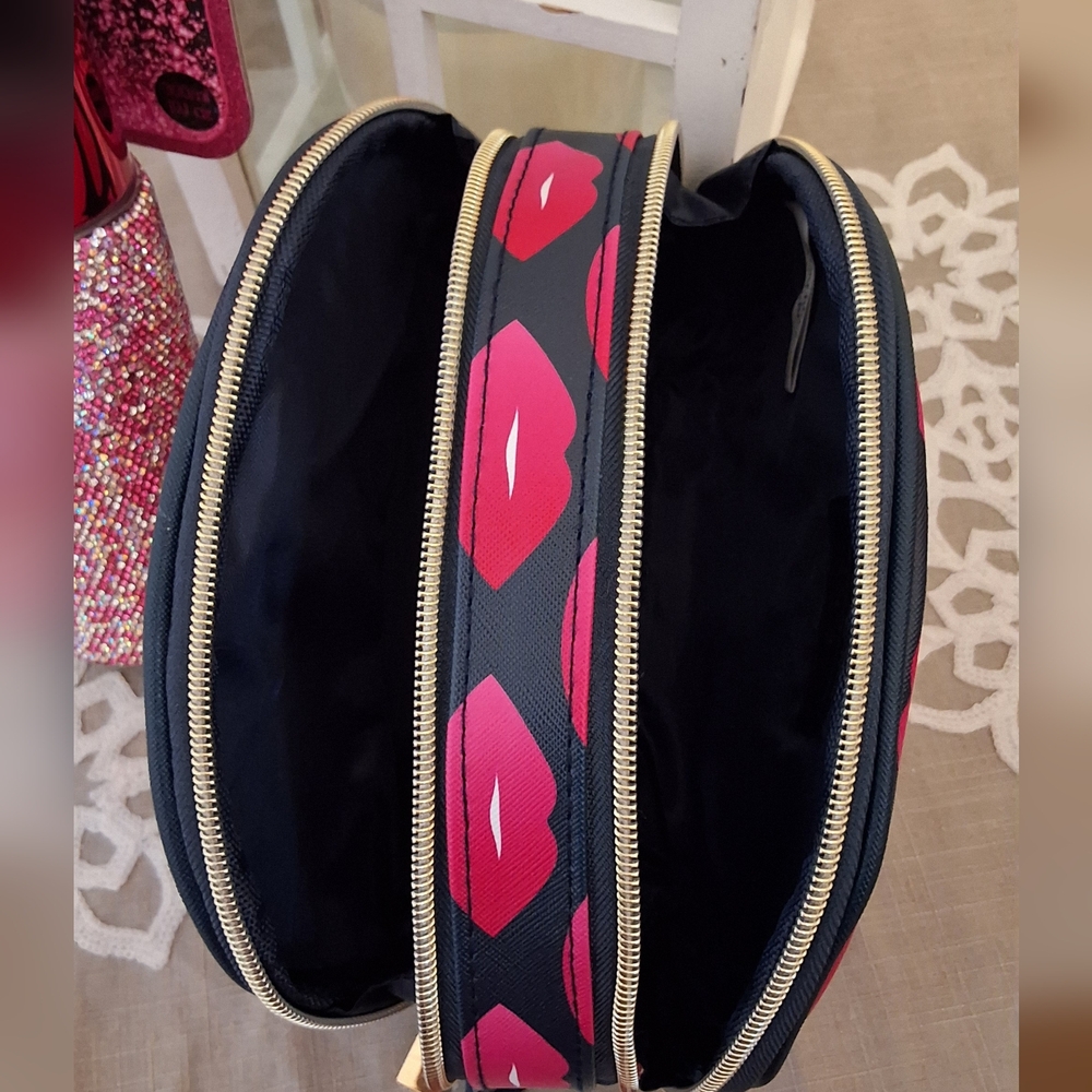 NEW Gift Set, Cosmetic Case & Glitter Sprayer - Picture 5 of 9